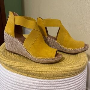 Chic New Yellow Wedge Sandals
